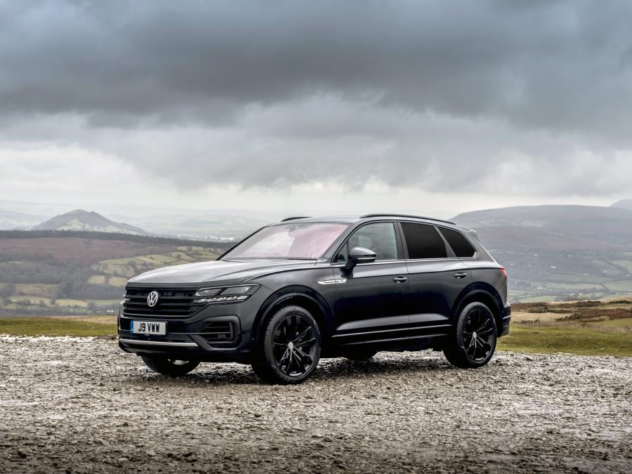  Volkswagen Touareg R-Line Black Edition 2019 года  (UK) (фото 1 из 24)